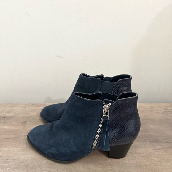 Vionic Anne Ankle Boots Blue Suede Leather Comfort Snake Print Sz 7 - Picture 3 of 6